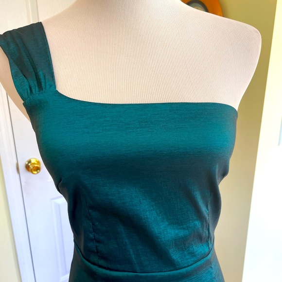 ModCloth one shoulder Rock Steady Dress - Picture 5 of 10
